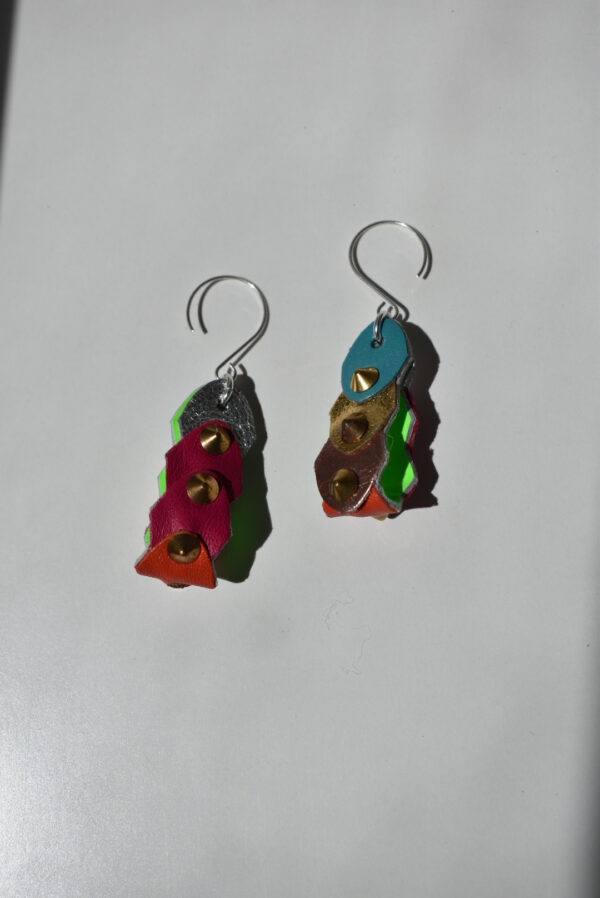 9 Stud Earrings in Rainbow
